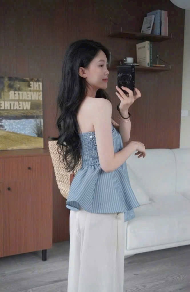 條紋蝴蝶結露肩上衣搭配寬褲兩件套