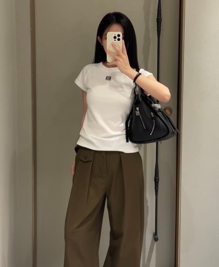 訂貨🍒 Loewe 女裝白色修身款 logo tee Size XS/S/M