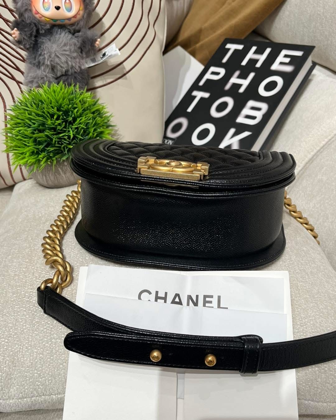 Chanel boy 黑色荔枝牛皮金鏈半圓boy 100%Authentic,98%new ✅香港專門店收據✅晶片✅塵袋✅box