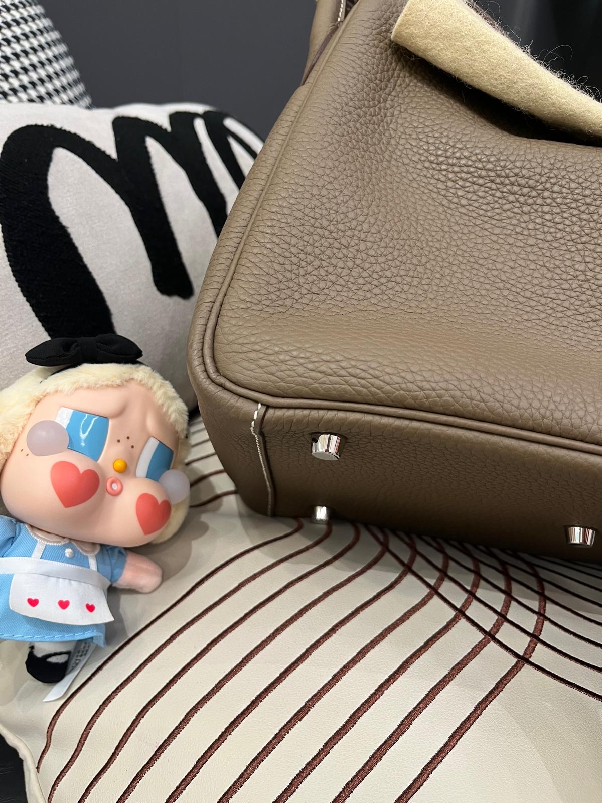 Hermes Lindy 30 Stamp C 大象灰銀扣 TC牛皮 100%Authentic, 98%New ✅Dust bag✅Raincoat ✅Box