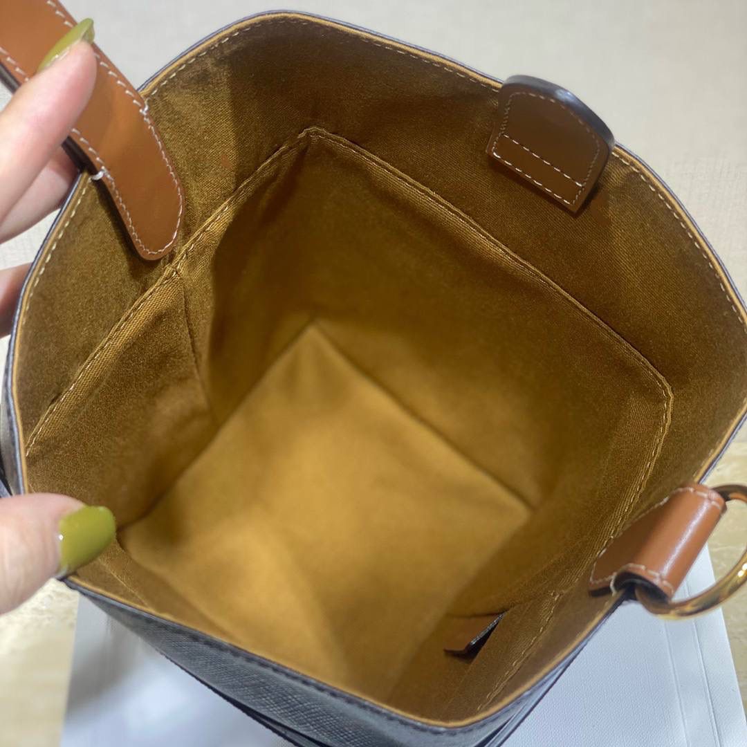 🔥大货实拍图 𝗖𝗘𝗟𝗜𝗡𝗘♥𝗦𝗧𝗥𝗔𝗣 𝗕𝗢𝗫 型号：197142 尺寸：10.5*14.5*10cm