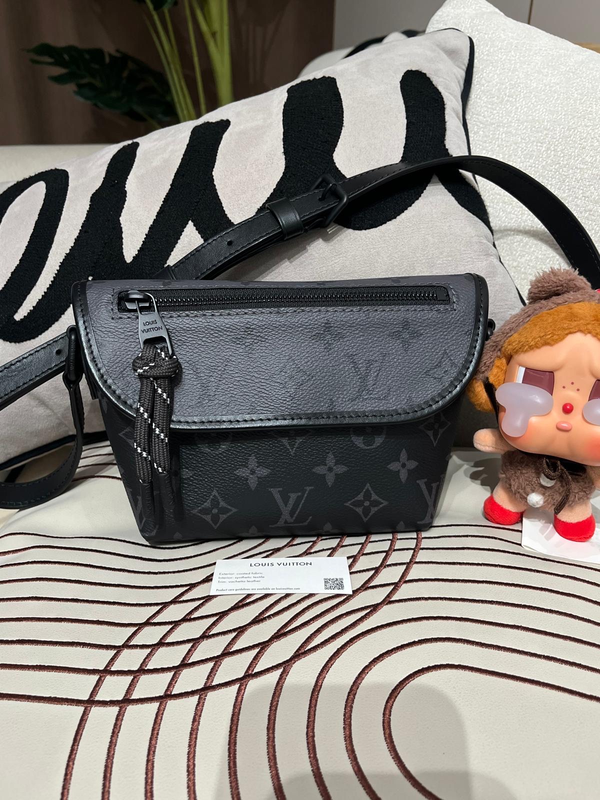 LV Pulse Wearable Wallet M12806 100%Authentic, 98%New ✅收據✅Dust bag