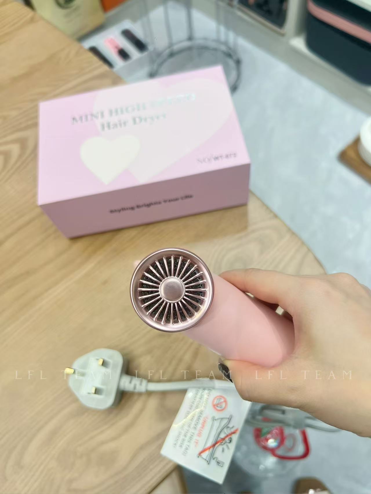 P882 迷你吹风机