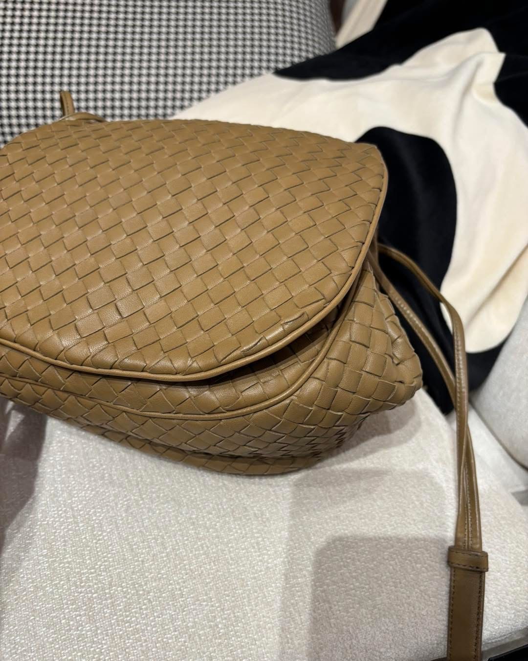 Bottega Veneta BV Shoulder bag flap bag 100%Authentic, 98%New