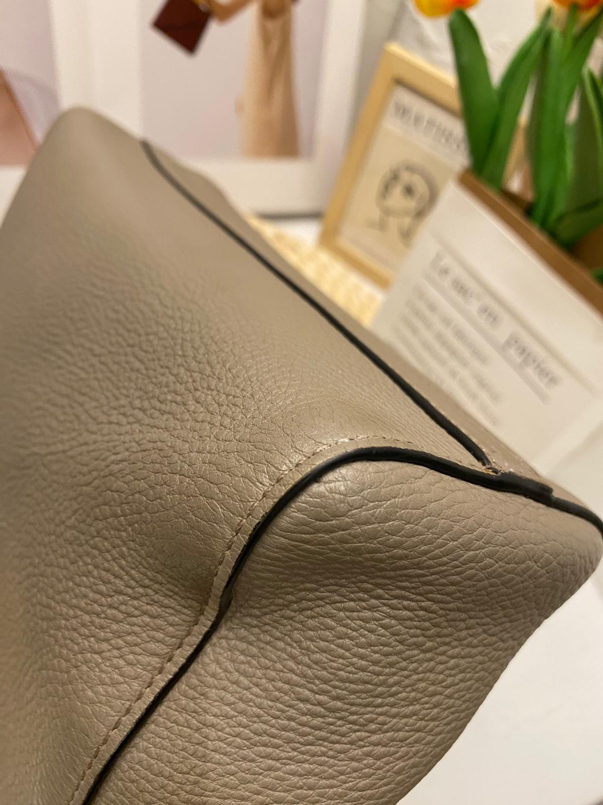 Prada Vitello Daino Tote Bag(Argilla)
