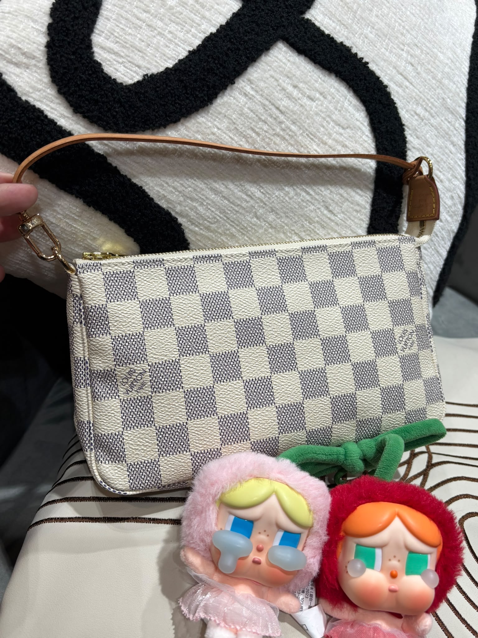Louis Vuitton LV Pochette 白色棋盤格hobo bag 100%Authentic,98%new  