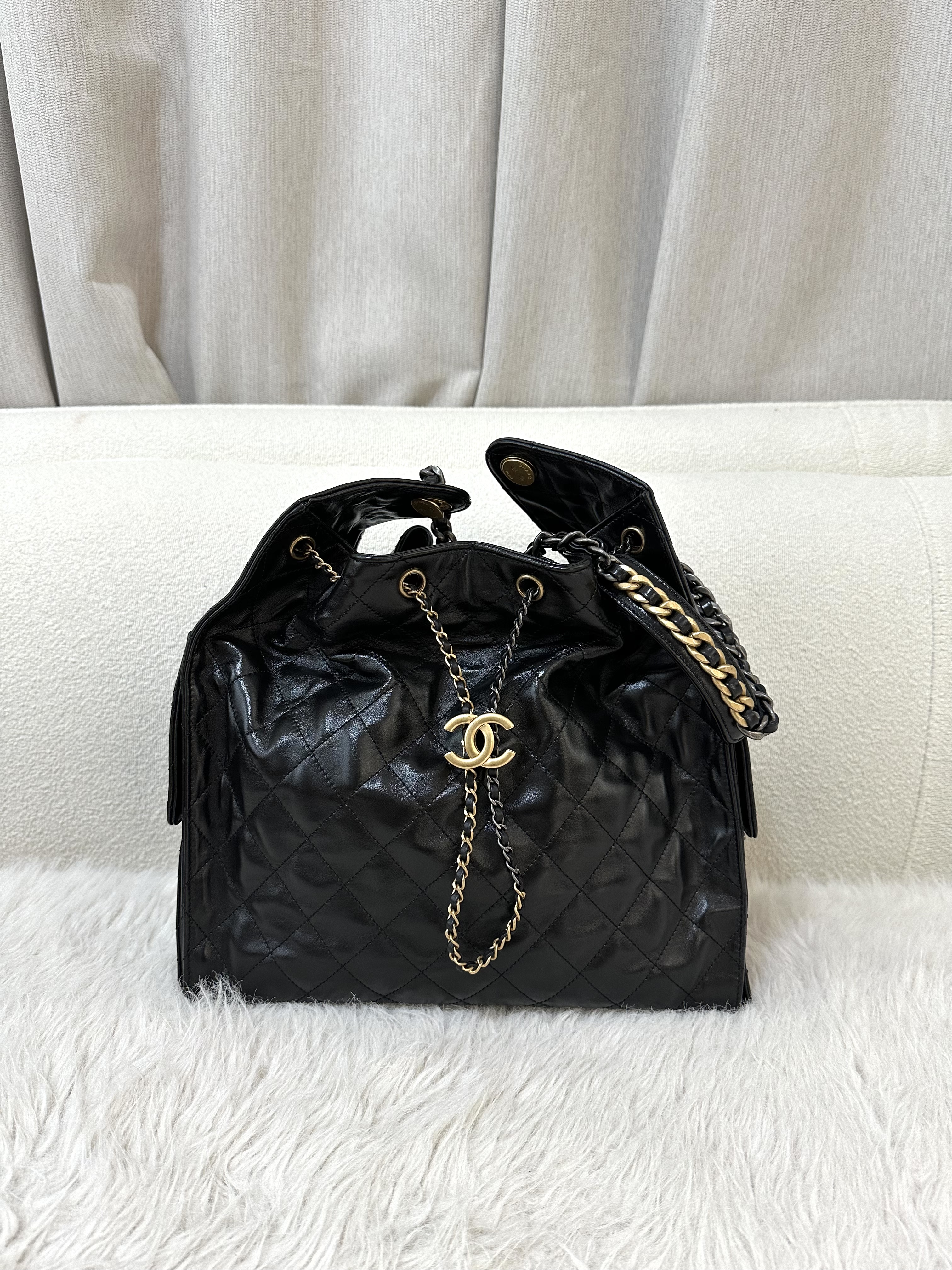 Pre-owned Chanel 25 Handbag/ Product Code: 26022108