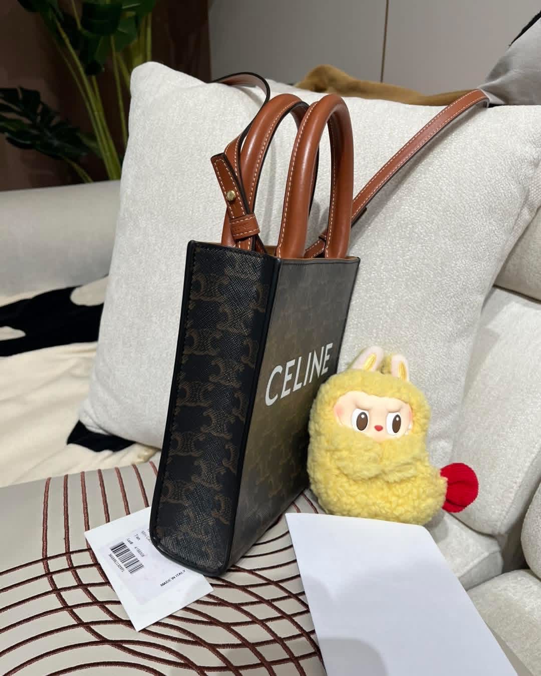 Celine mini vertical cabas tote bag 100%Authentic,98%new ✅收據副本21✅Booklet✅dust bag 