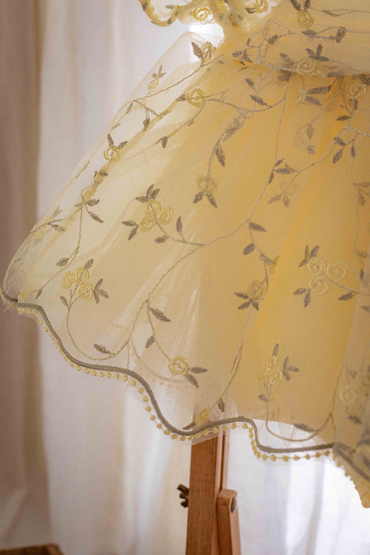 ☀️預訂 韓國直送☀️🇰🇷Oren Roslyn Bloom兩色花卉刺繡泡泡袖包屁裙/連身裙