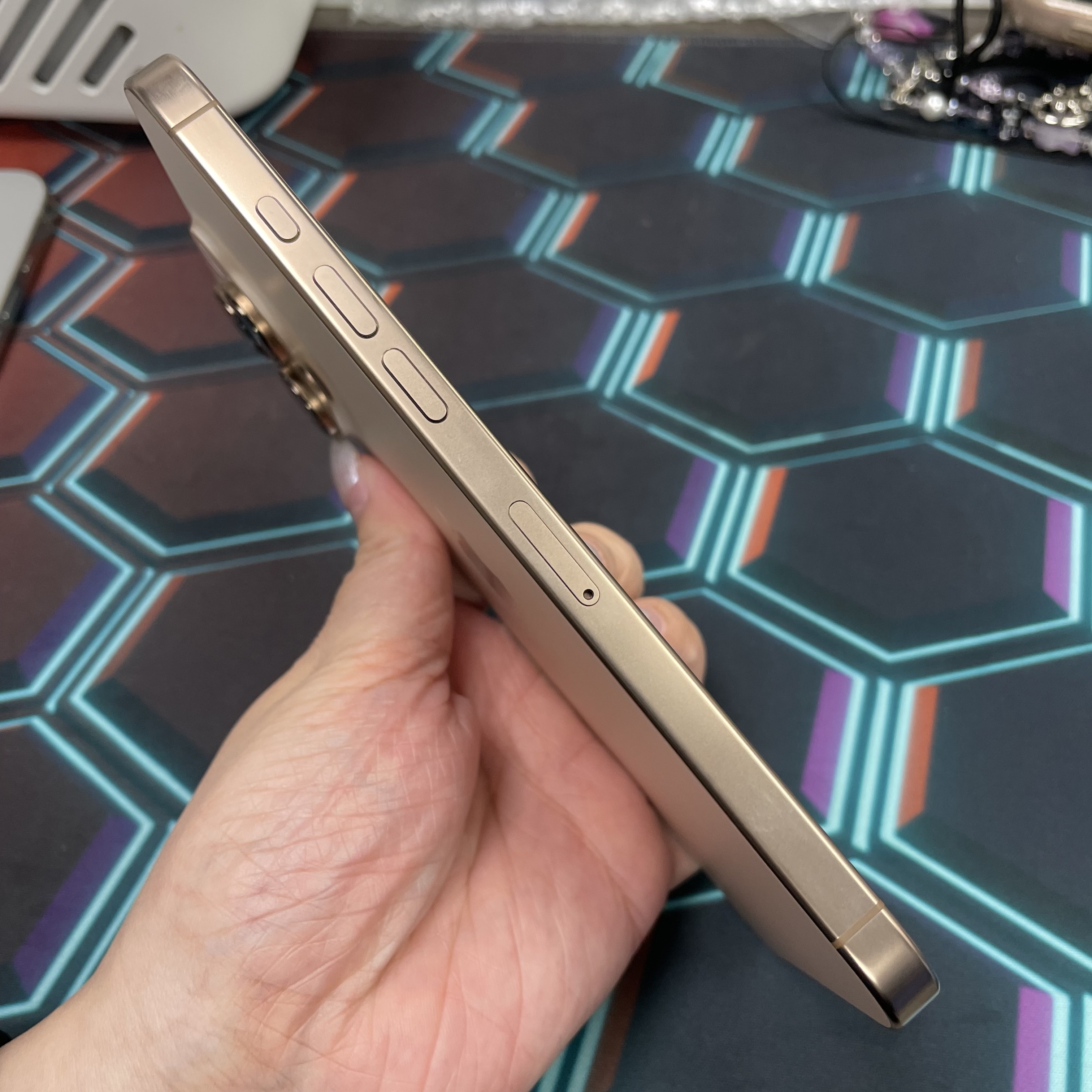 *7221 16 pro max 完美機 1TB 電89 沙色 gold