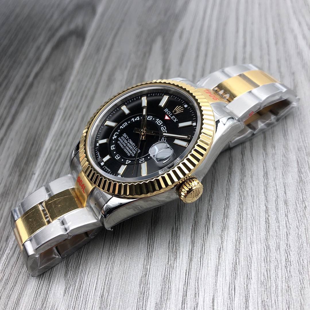 劳力士 Rolex Sky-Dweller ！纵航者型系列 m326933-0005 🎮OT1 【表壳】尺寸42MM，沉稳可靠、雍容大度！表圈采用劳力士Ring Command三角坑纹，旋转外圈可调转月份功能！抗刮损蓝宝石水晶，防反光凸透式放大日历窗【表带:】(蚝式钢)，蚝式，三排链节 🎮 蚝式摺扣配5毫米易调链节伸展系统【表盘】放射太阳纹理，刻度12小窗口红点月 份显示【机芯】搭载全自动机械9001机芯【功能】日期显示 月份显示 年历显示 双时区 🎮