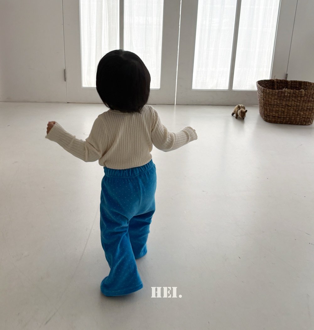 Hei | Stretchy Tee