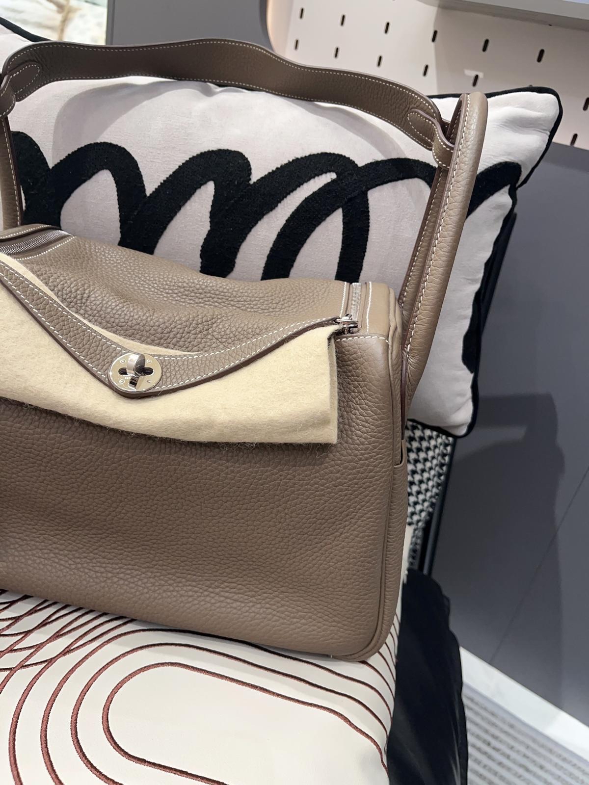 Hermes Lindy 30 Stamp C 大象灰銀扣 TC牛皮 100%Authentic, 98%New ✅Dust bag✅Raincoat ✅Box