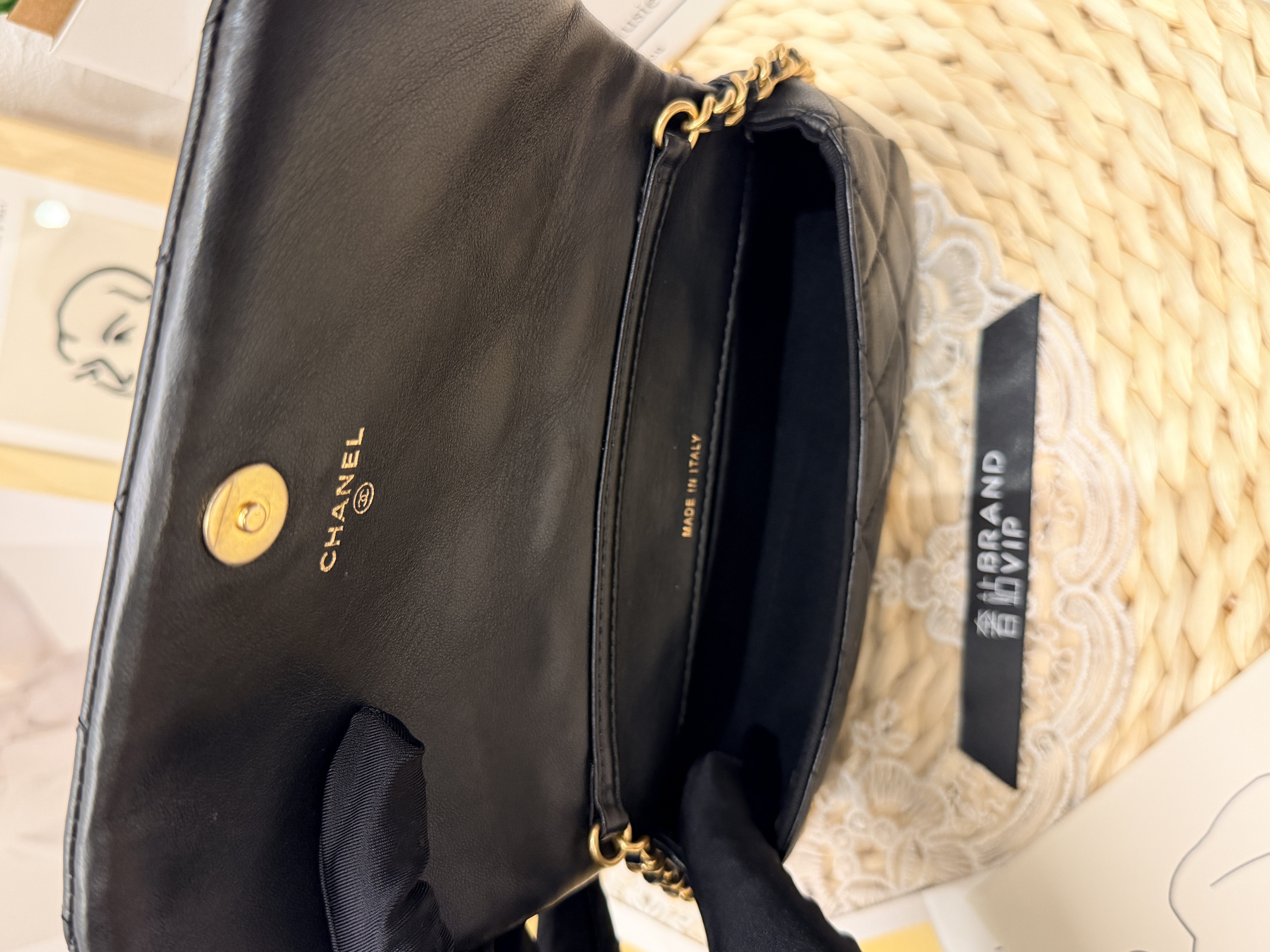 Chanel Mini Flap Bag (小牛皮 芯片22年）