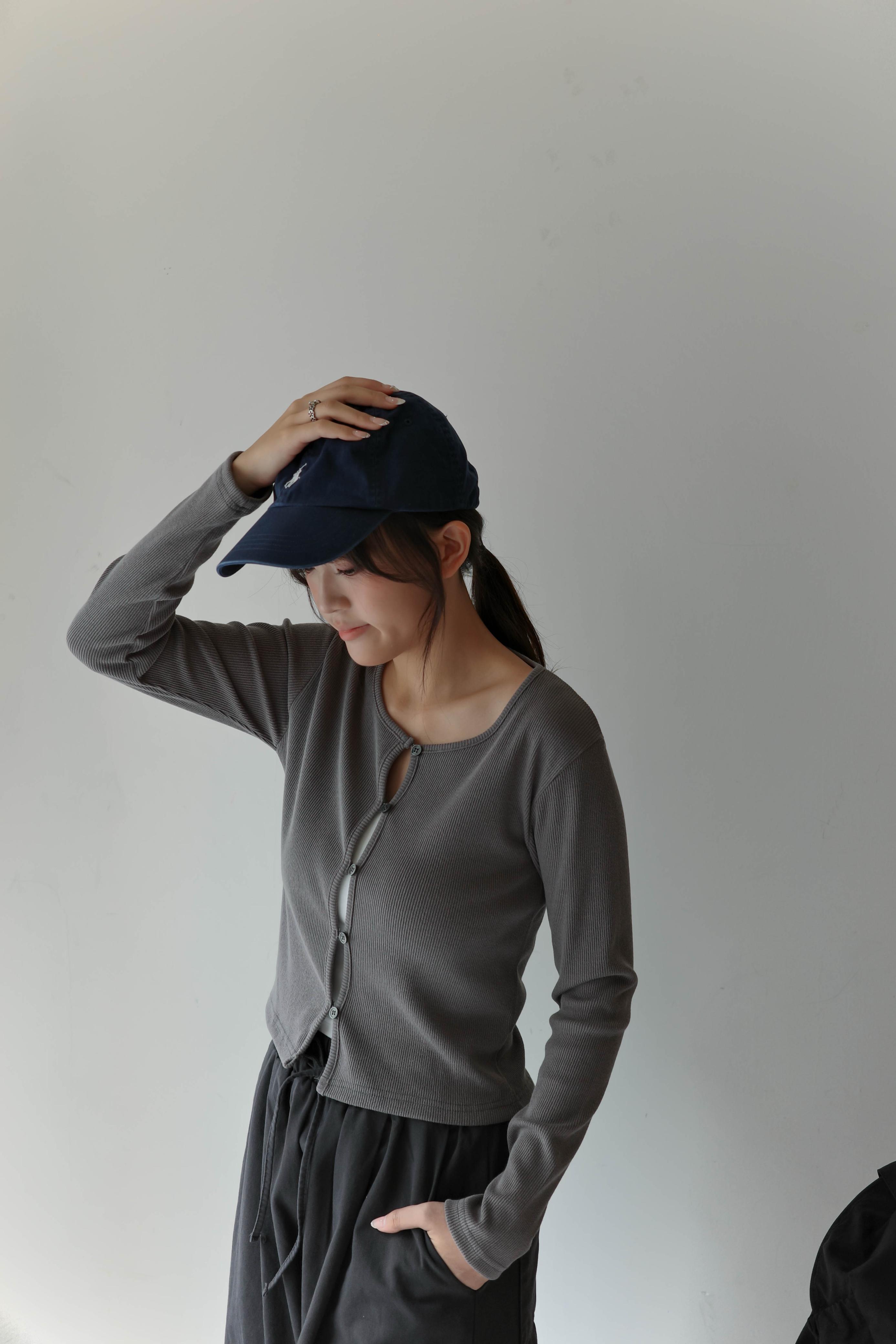 設計感鈕扣Crop Cardigan (三色)