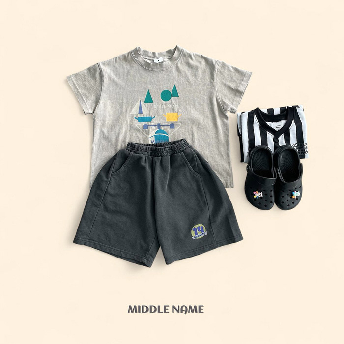 🇰🇷middle name tee