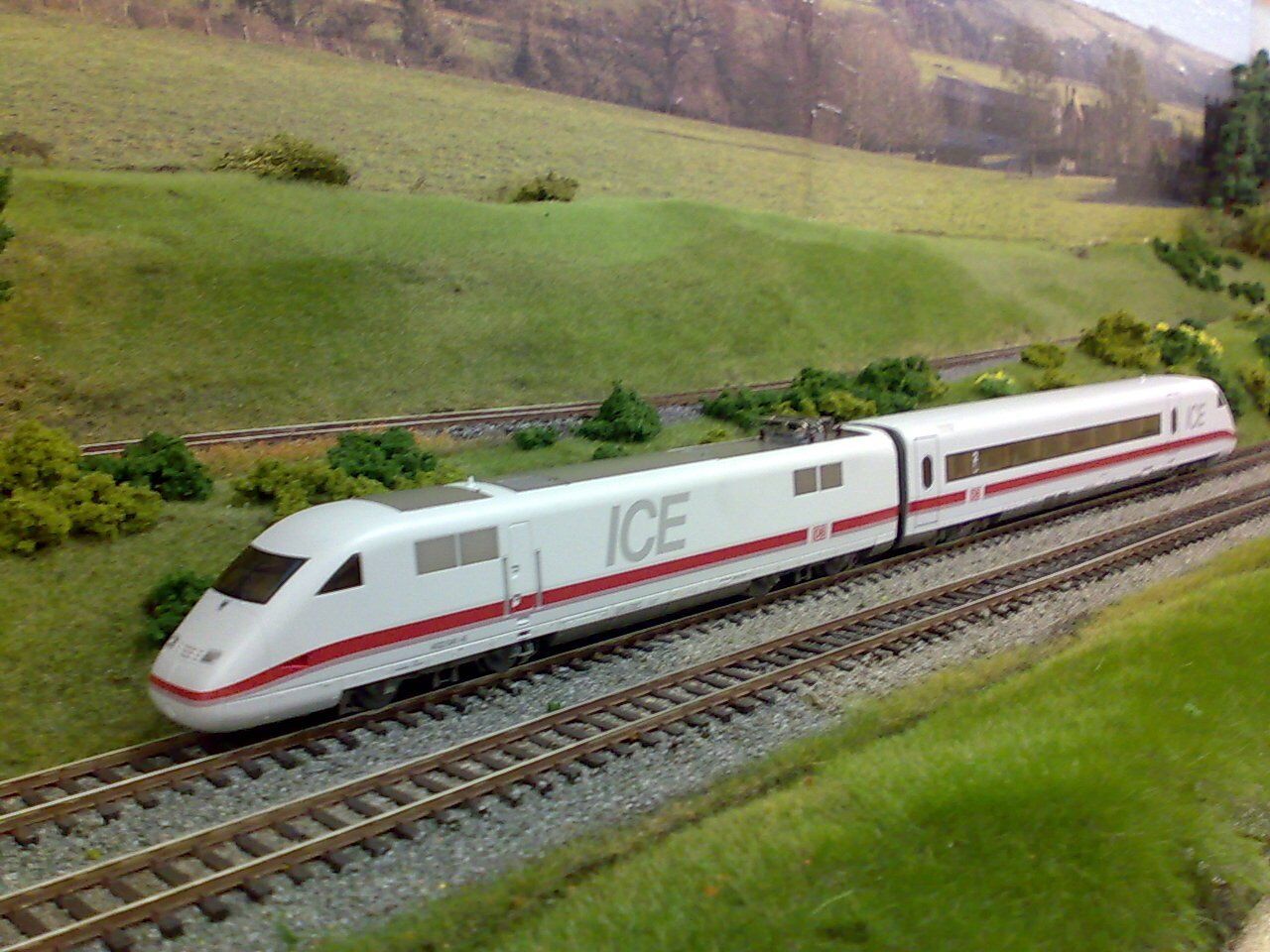 Germany High Speed Train: Inter-City-Express ICE2 Fleischmann 4452 Twin Cab set DCC Sound