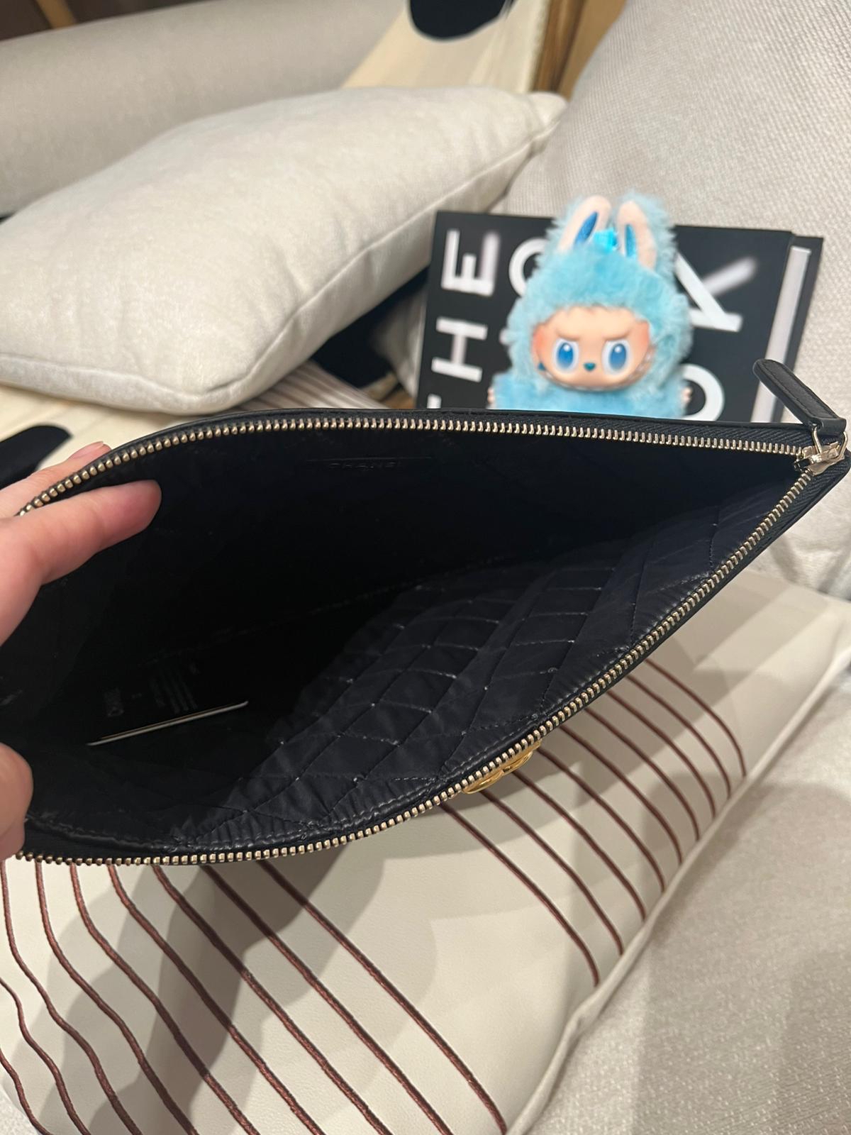 Chanel clutch bag 黑色羊皮 boy 金扣 100%Authentic,98%new ✅card✅防塵袋