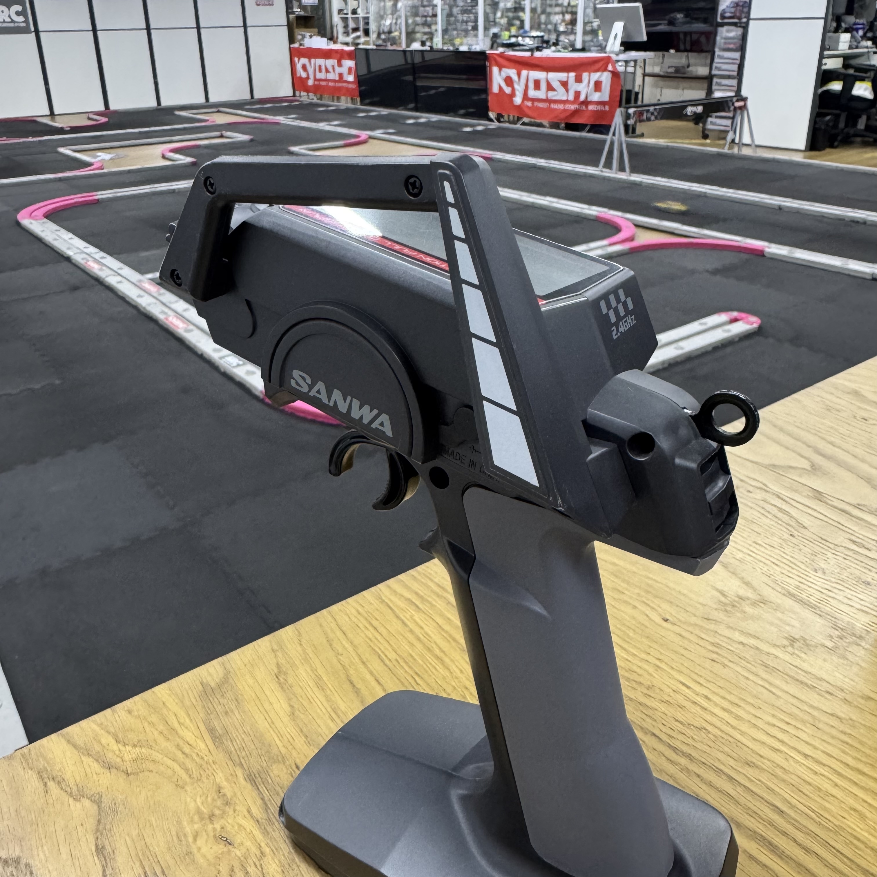 Sanwa/Airtronics MT-4S 2.4GHz FH4T 4CH SSL Radio System  (Refurbished products)