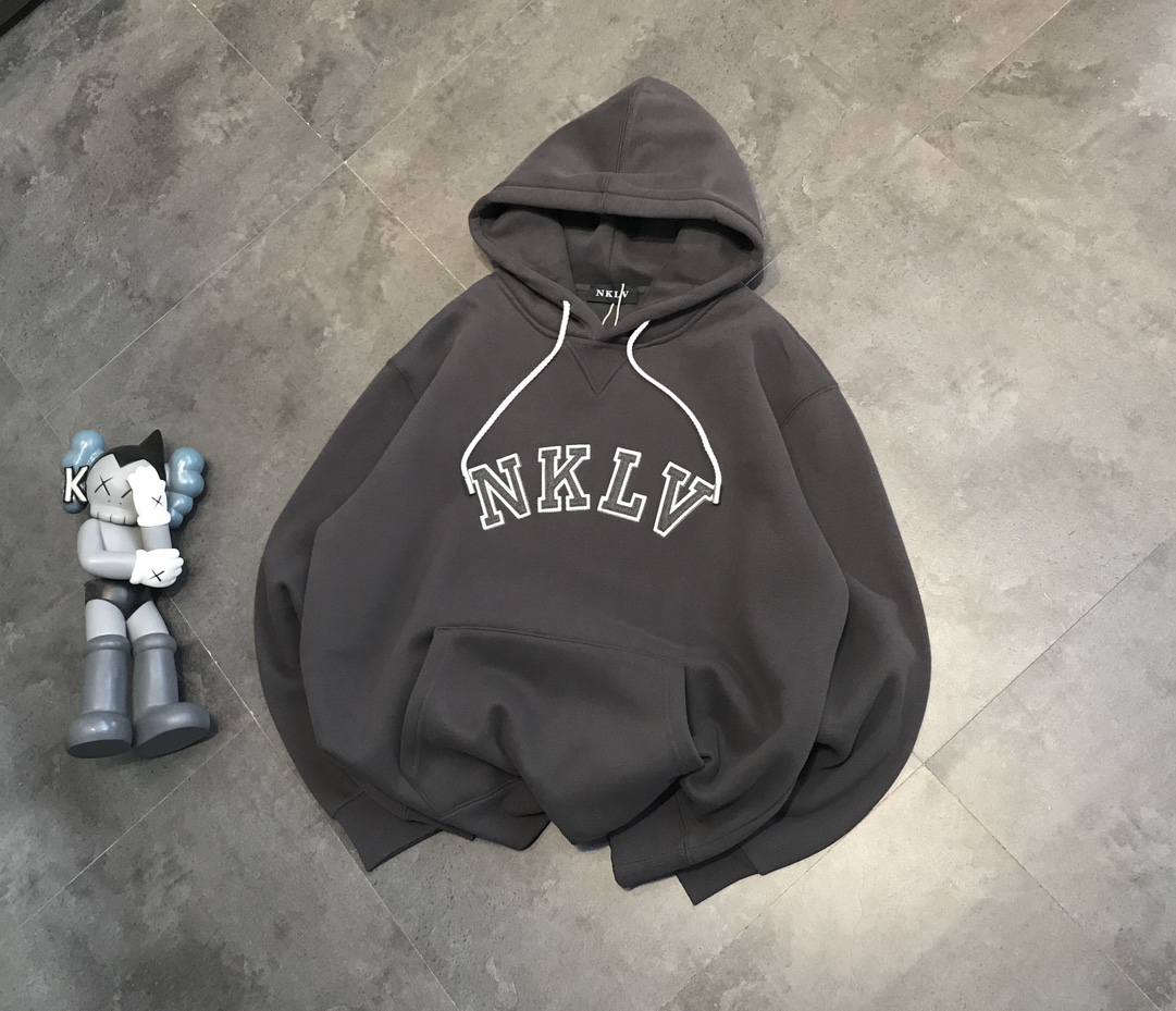 NKLV 立體字母貼布繡加絨連帽衛衣