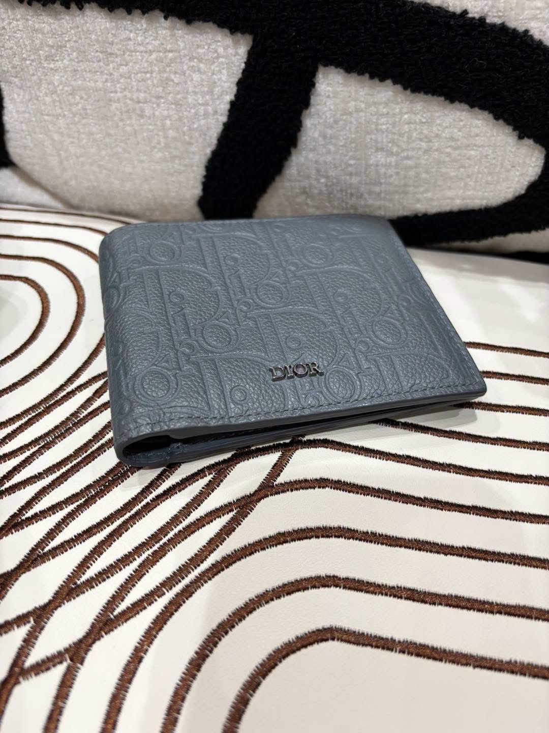 Dior wallet calfskin 100%Authentic, 99%new✅box