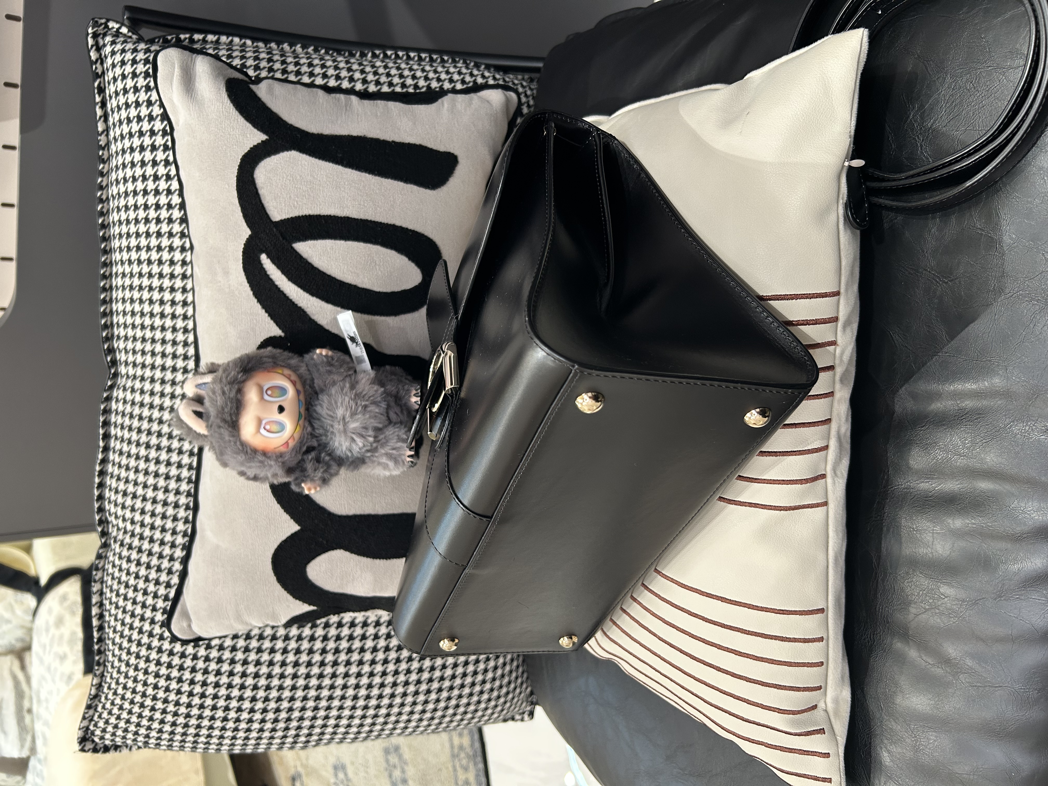 Delvaux brillant mm calfskin 黑色牛皮金扣100%Authentic ,93%new✅肩帶