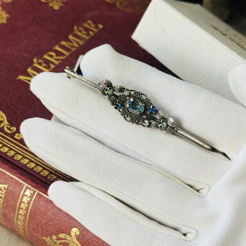 Antique Early 1900s Silver Tone Blue Glass Ornate Bar Brooch (NZ100)