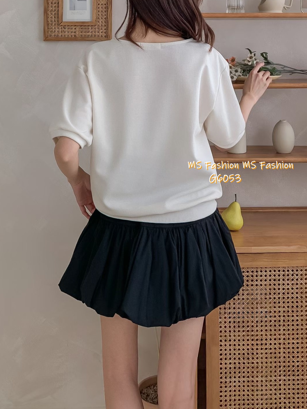 G6053 韓國🇰🇷淨色木耳邊top