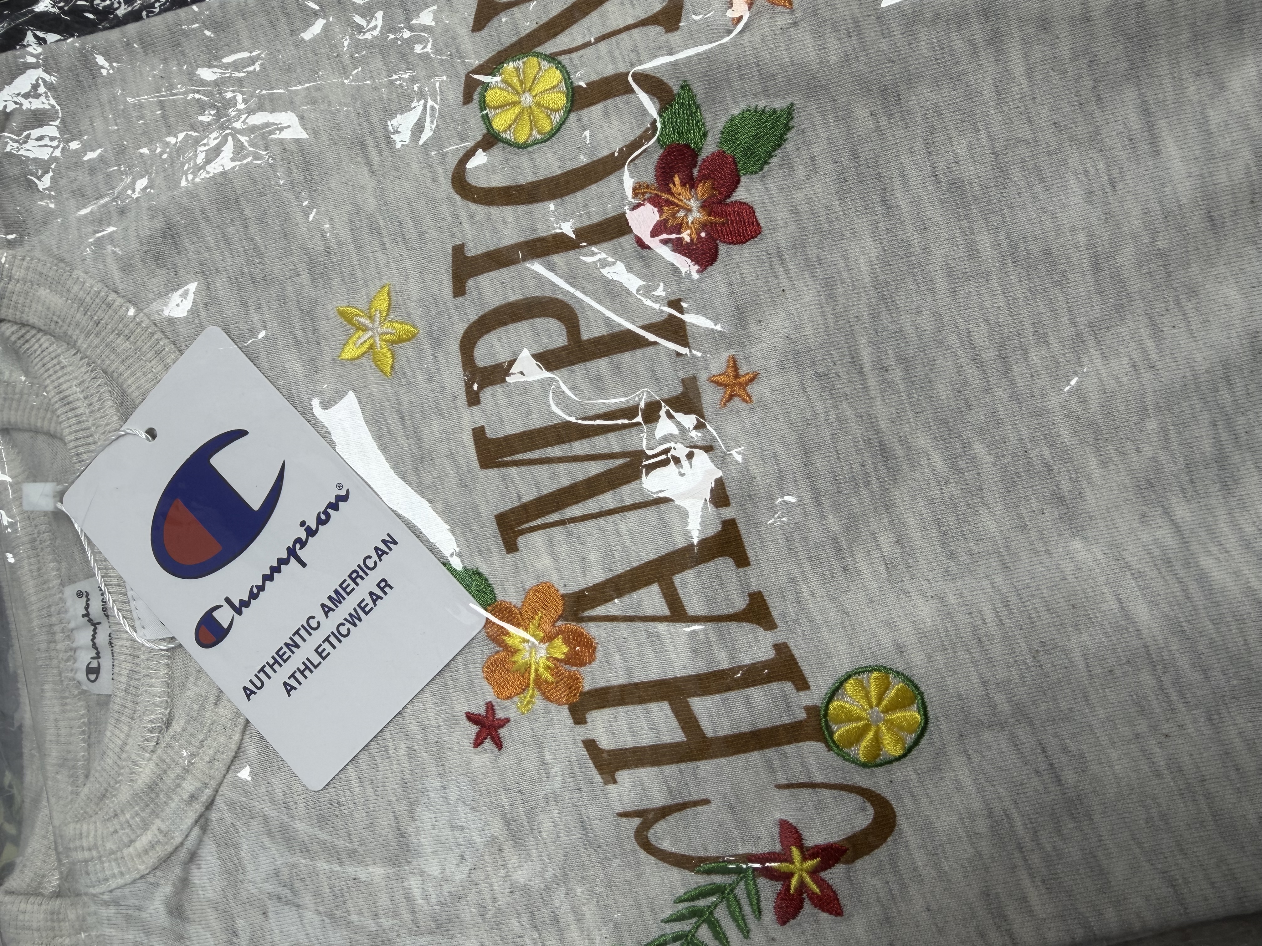 ▫️現貨▫️Champion刺繡Tee