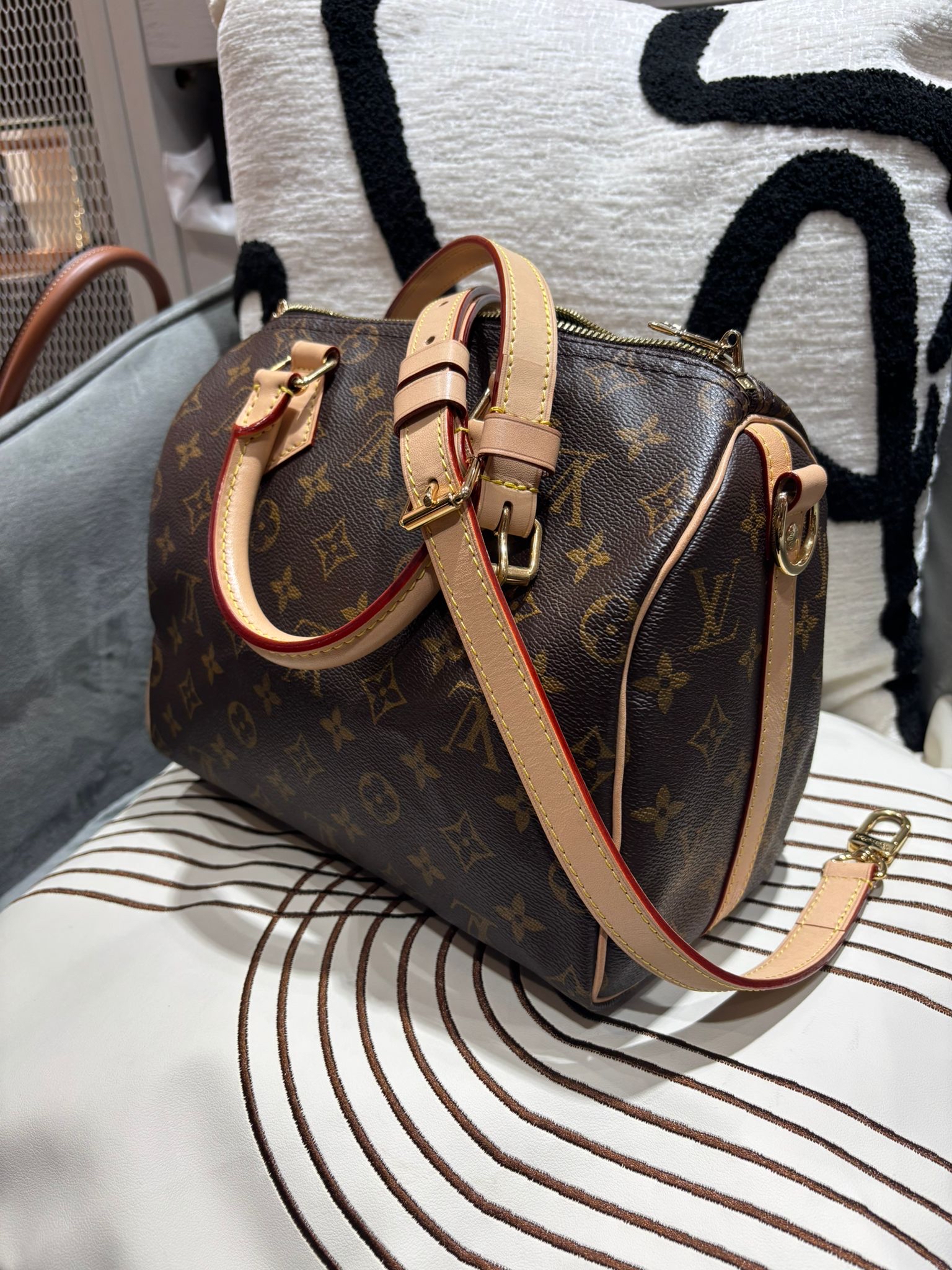 LV speedy Bandoulière 25 monogram 100%Authentic, 98%New  ✅Key Lock ✅長肩帶✅塵袋✅box