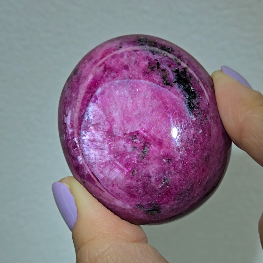 Ruby with intense flash, prismatic patterns, strong UV - RBY6