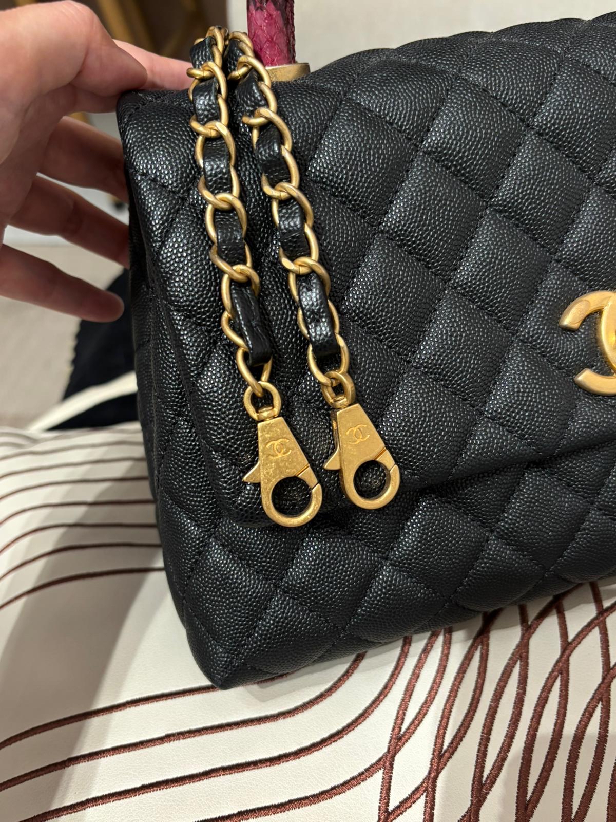 Chanel coco handle medium 黑色荔枝牛皮復古金扣，絕版罕有蛇手柄 100%Authentic, 98%new ✅26card ✅dust bag ✅box 