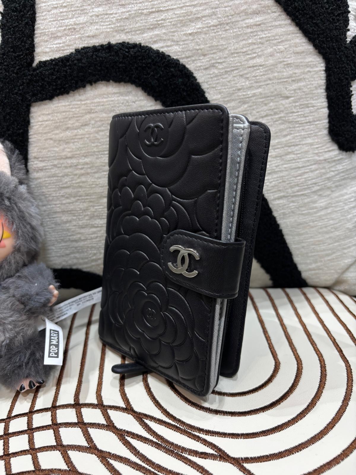 Chanel Camellia Wallet 黑色山茶花中銀包100%Authentic, 98%New ✅15Card ✅Box