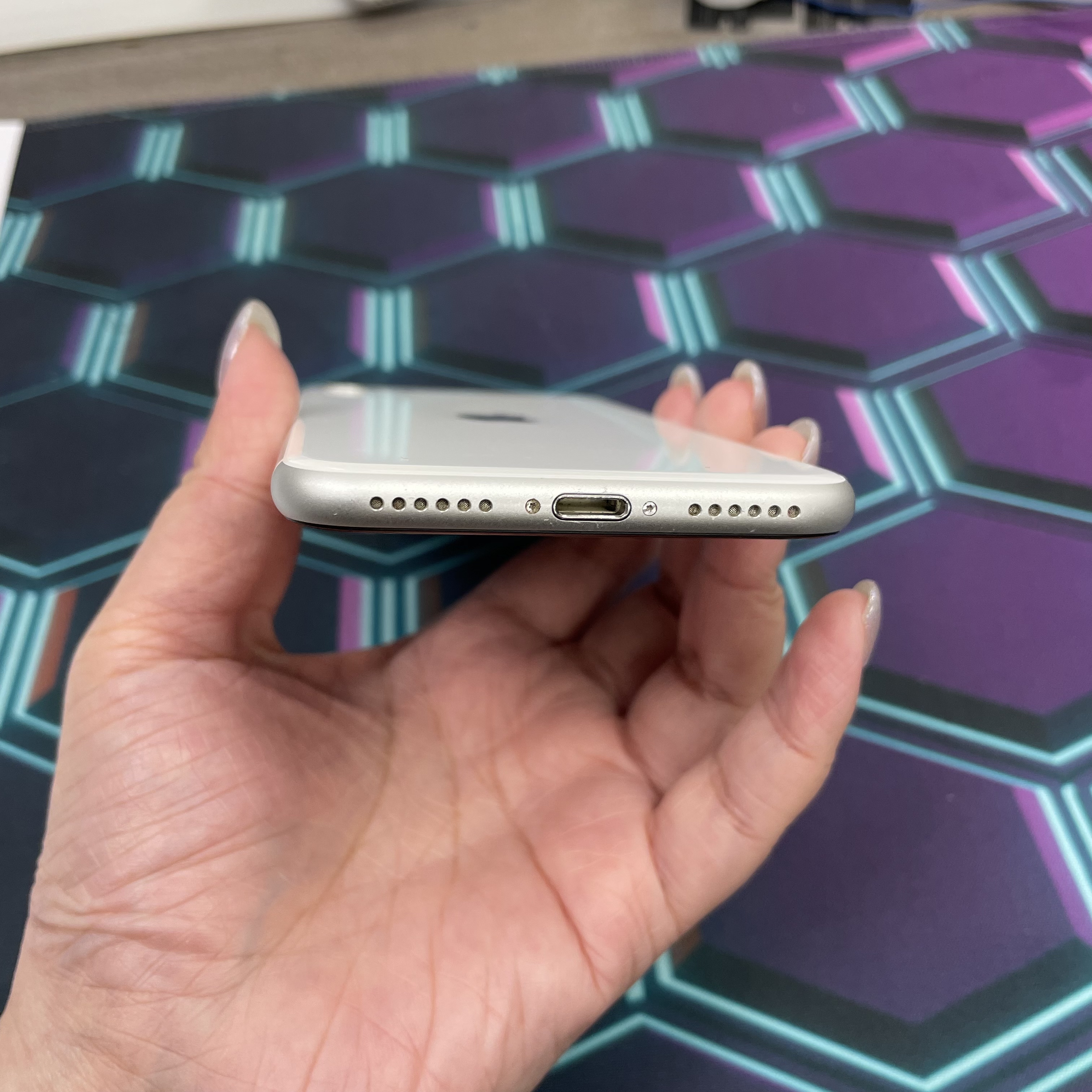 *7032 SE 2 勁靚機 128GB 電75 白色white