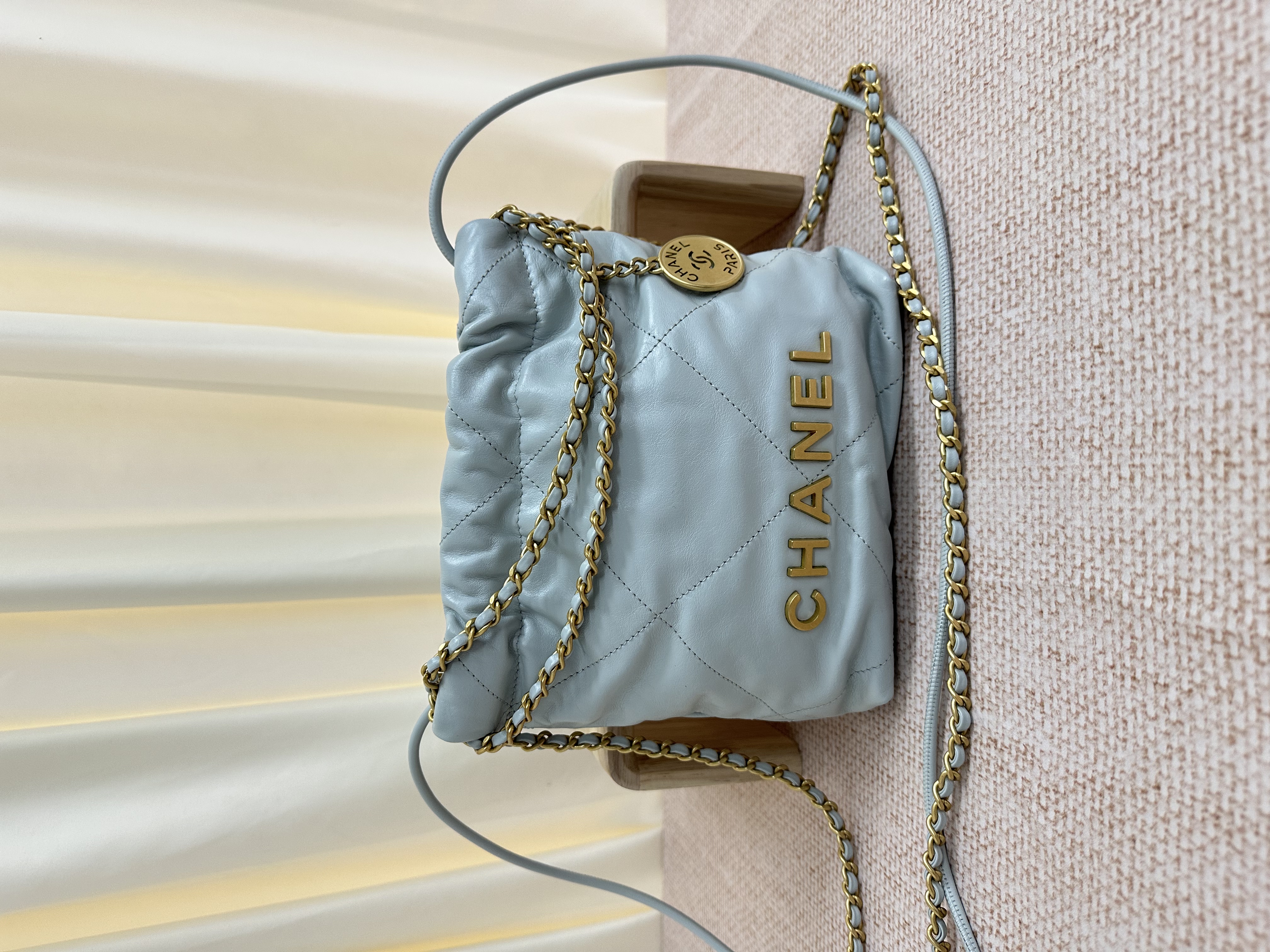 Pre-owned Chanel 22 handbag/ Product Code: 26040609