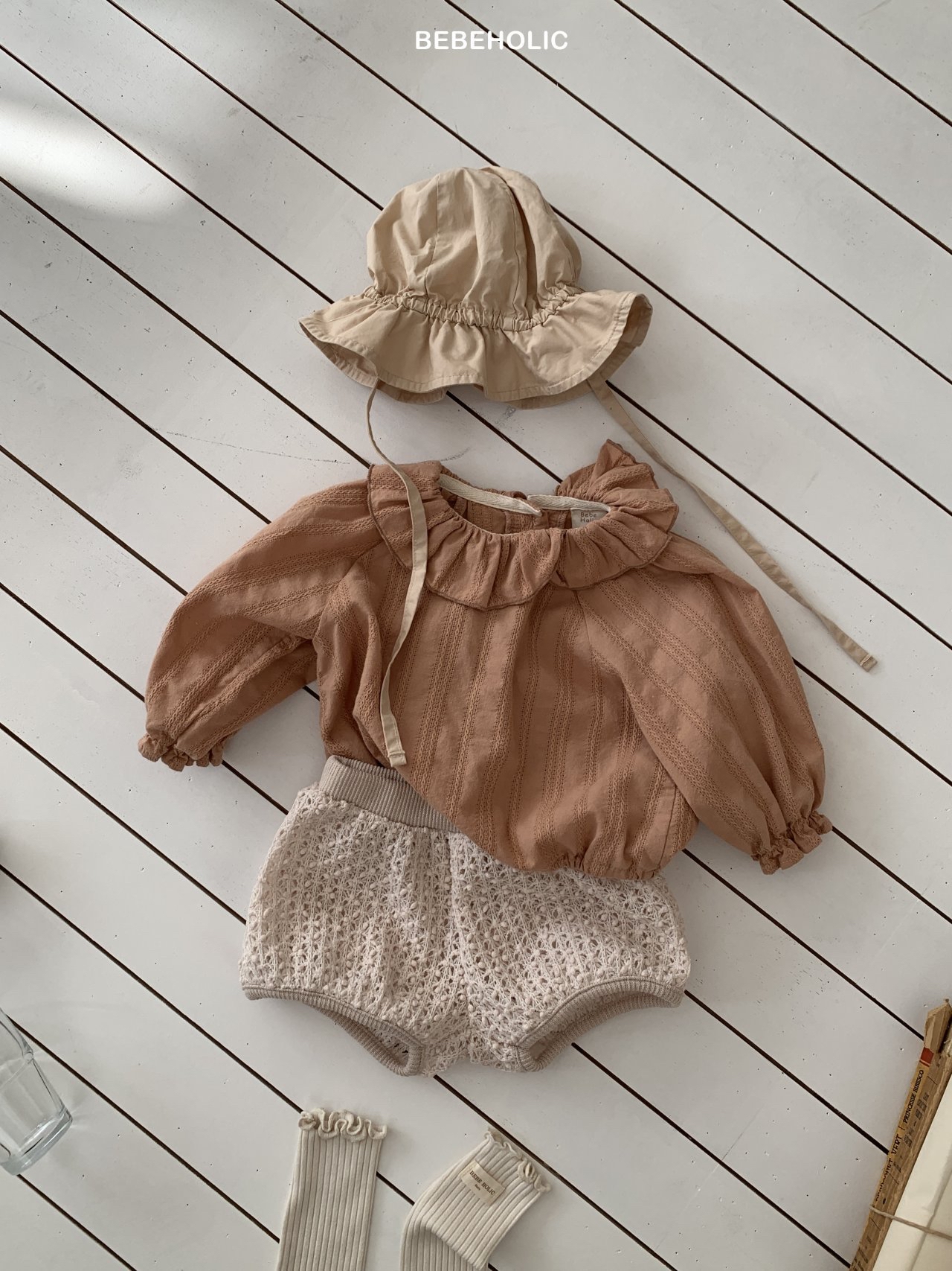 🌸預訂 韓國直送🌸🇰🇷BEBEHOLIC兩色提花荷葉領長袖上衣