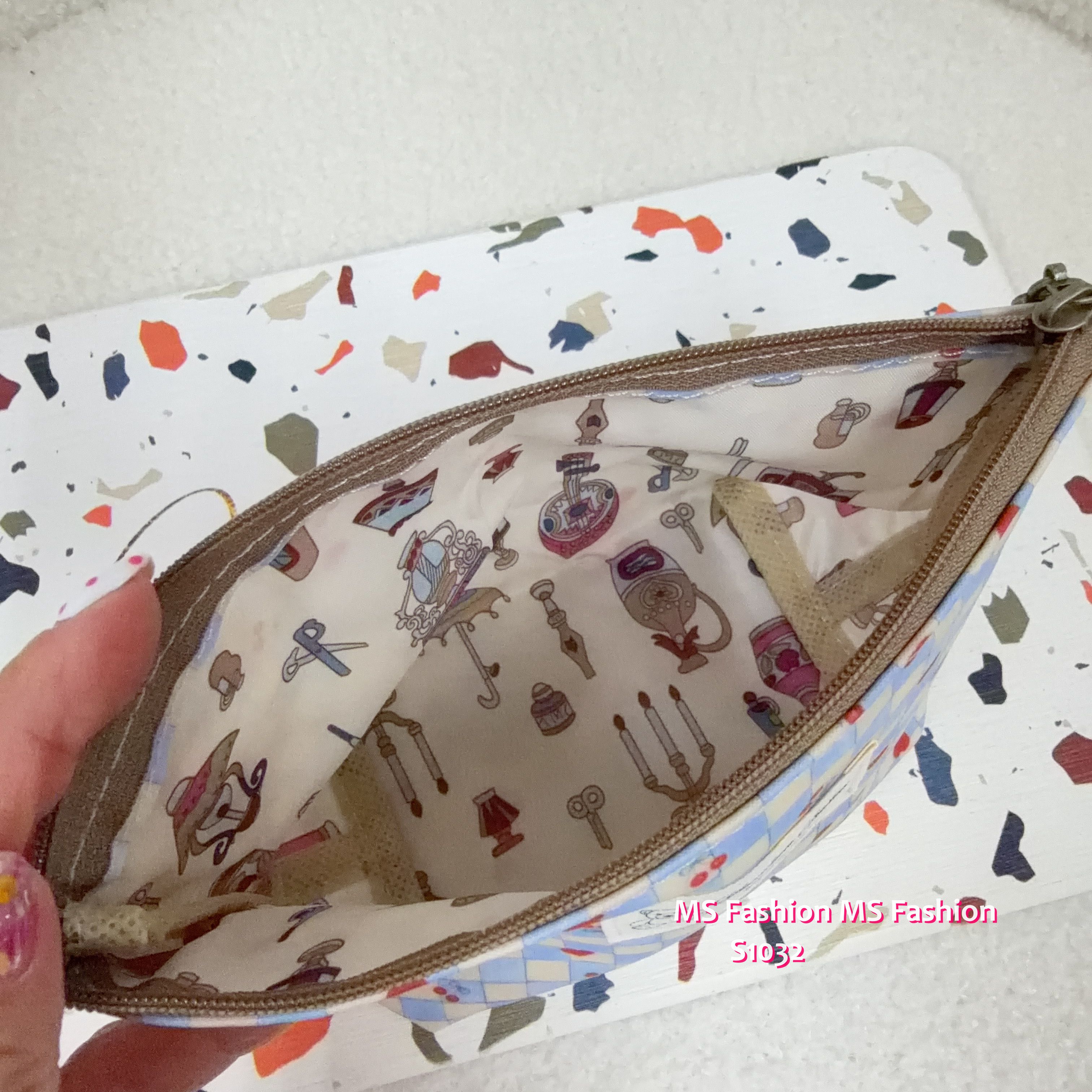 S1032 韓國🇰🇷靚print防水料化妝袋