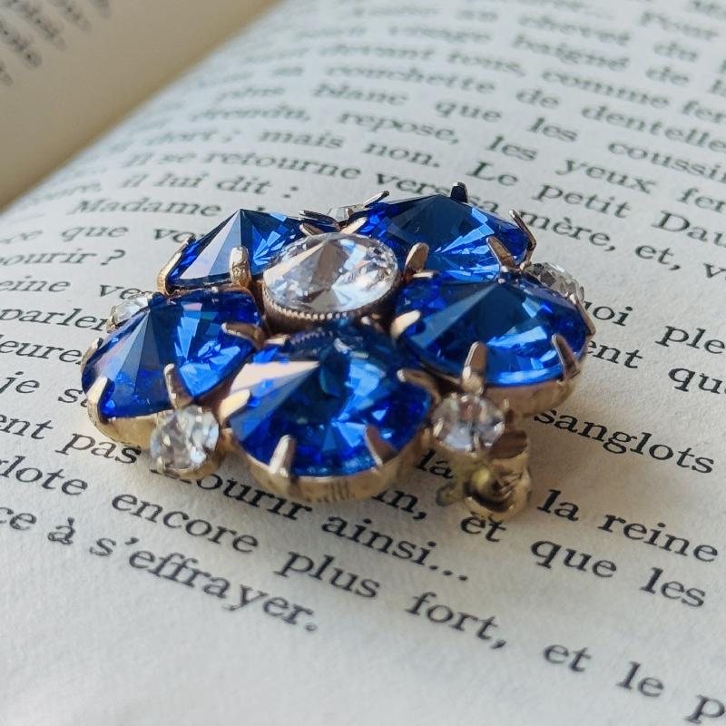 Vintage Recomposed Czechoslovakian Royal Blue Rivoli Crystals Glass Floral Brooch (MZ100)
