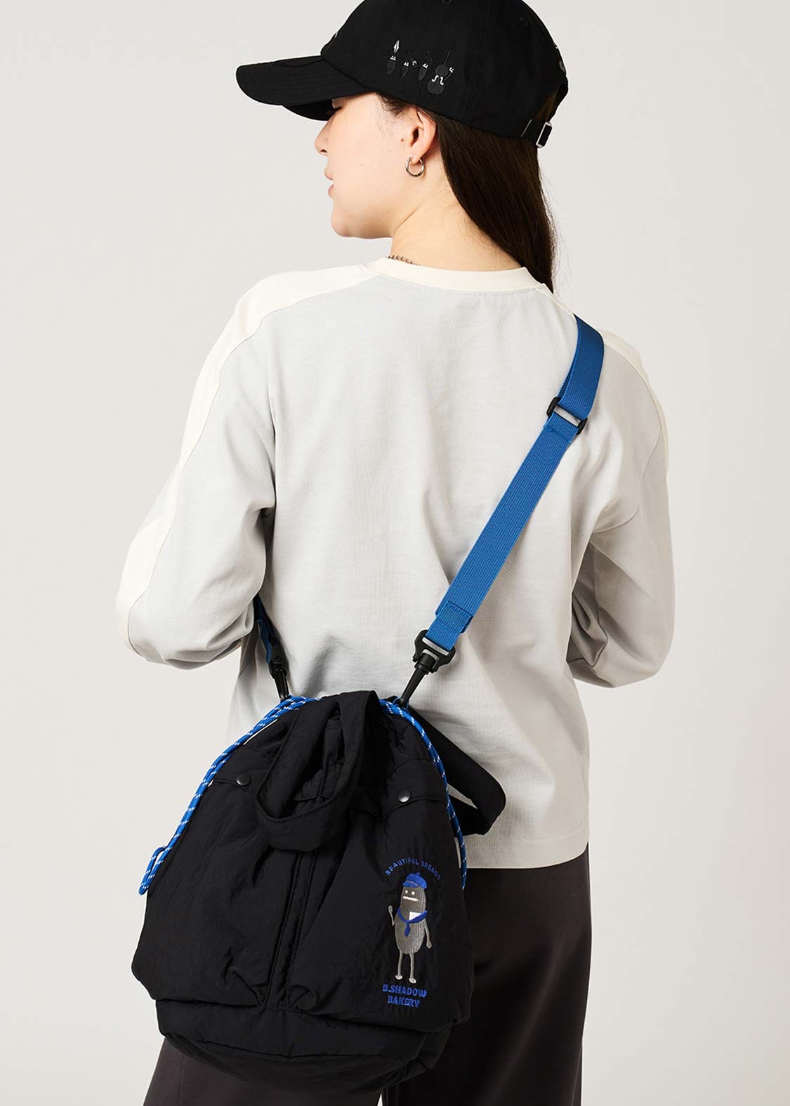 日本預訂📍黑豆人得意麵包圖案斜咩袋/兩用袋