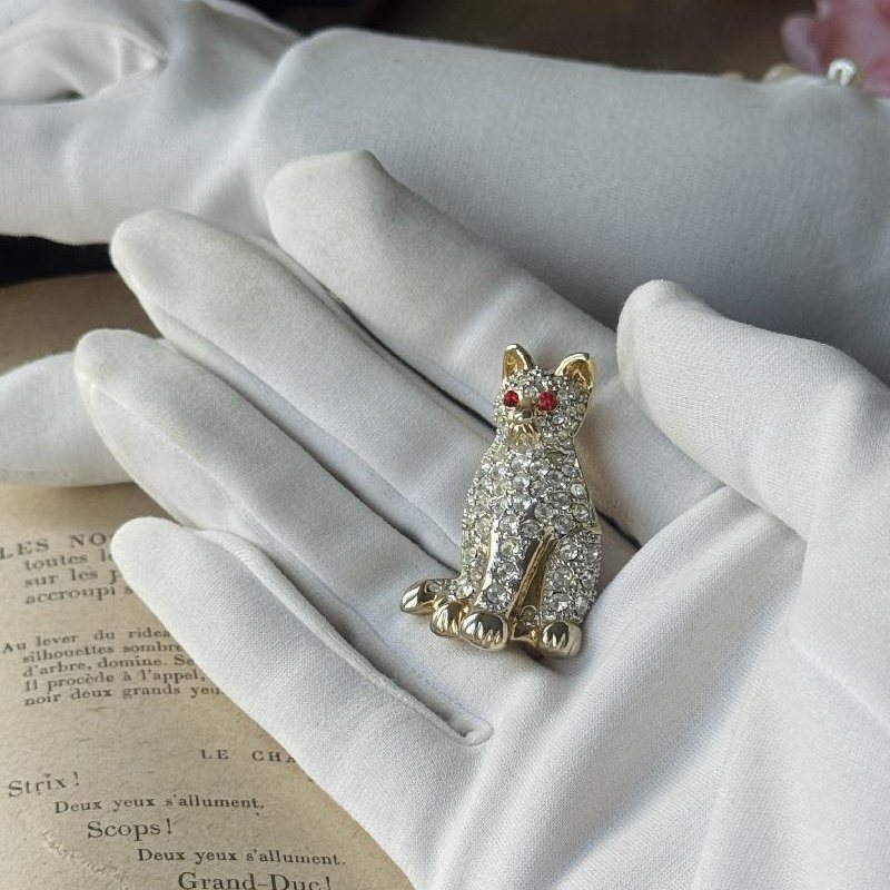 Vintage Rhinestone Studded Sparkling Cat Brooch with Red Eyes(MT2554)