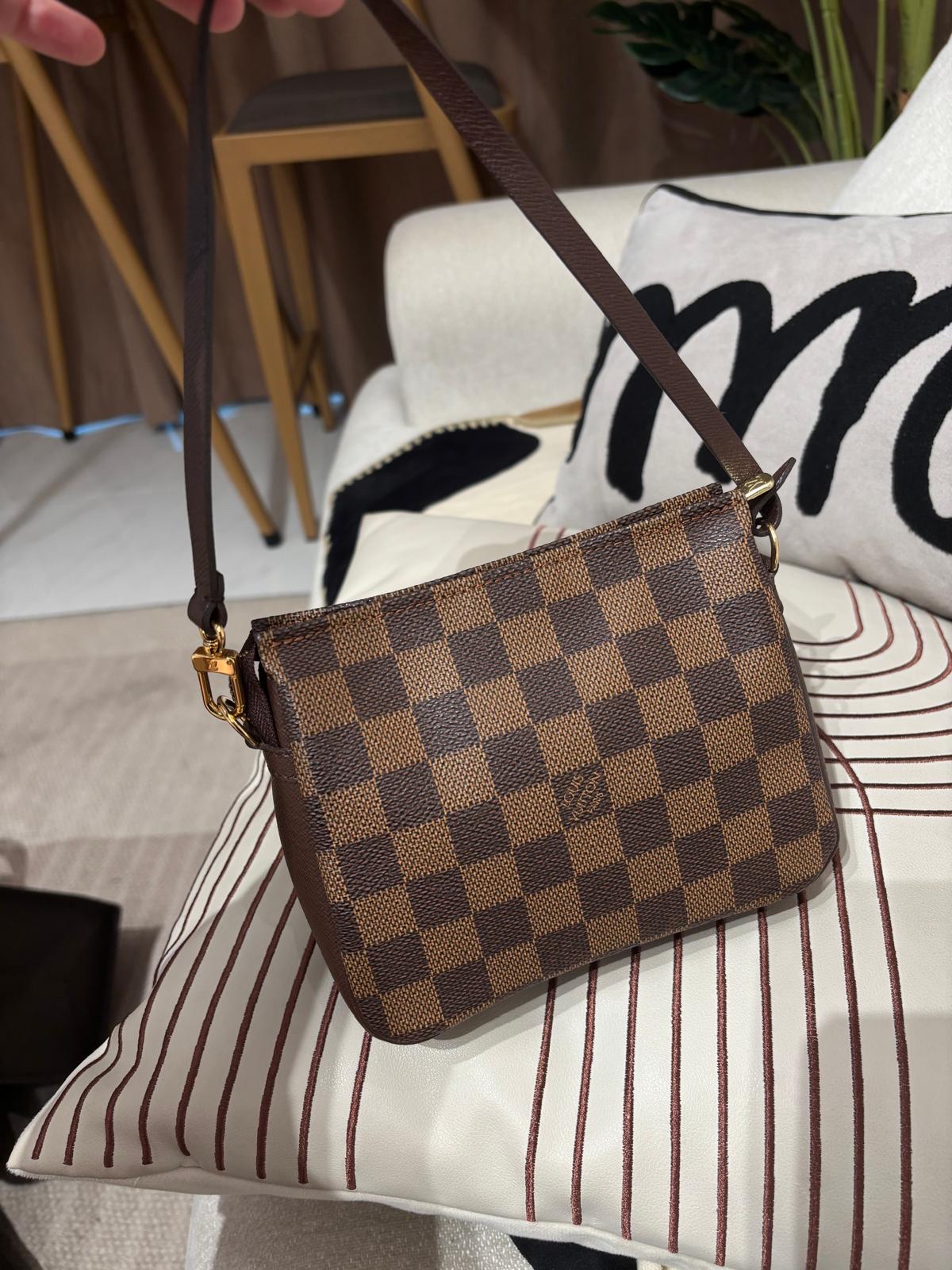 Lv Trousse Pochette zip pouch shoulder bag 100%Authentic, 95%new