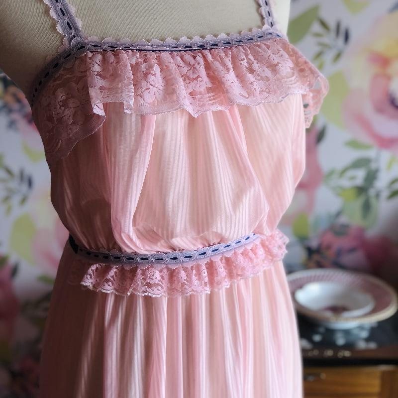 Vintage C.a. 1960s Pink Lace Ruffle Empire WaistLine Night Gown/Slip Dress/Boudoir Dress from Canada(MT1191)