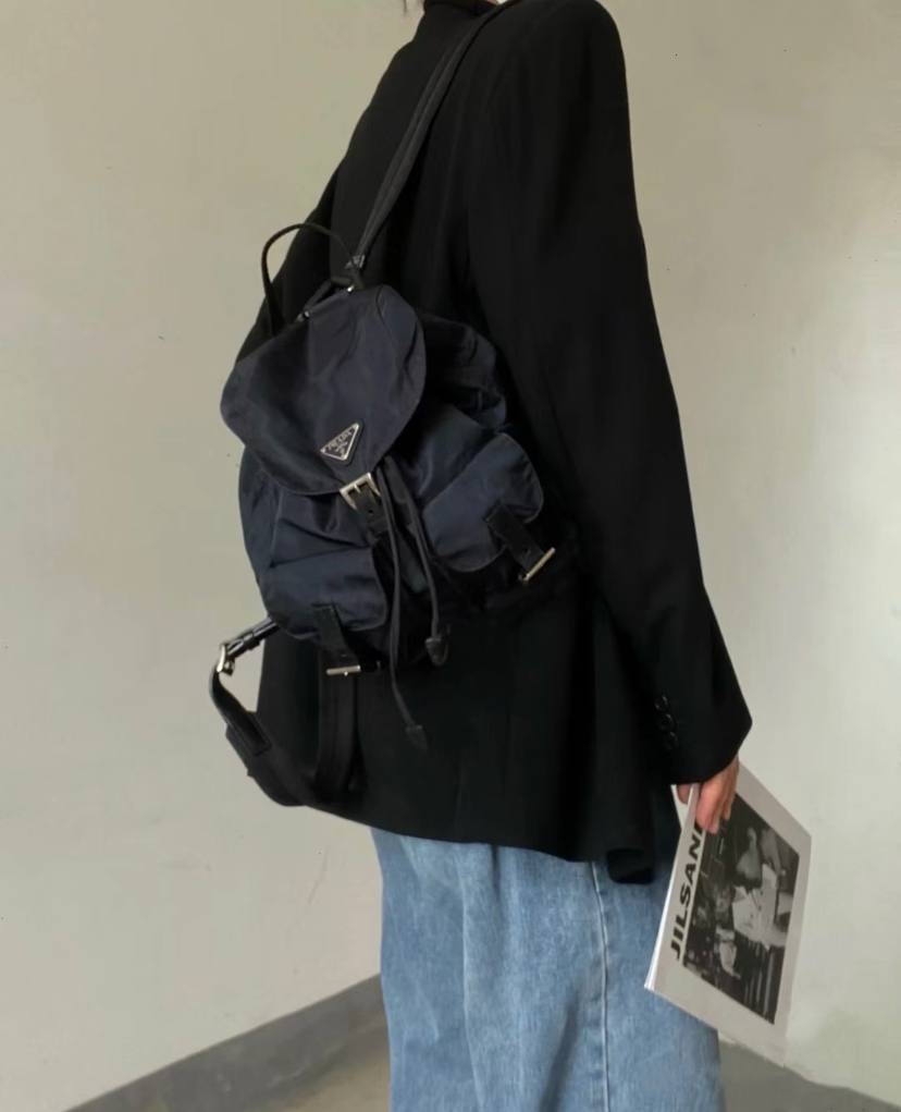 精選貨品折扣✨訂貨📮Prada small size backpack (銀扣) Size 28x23.5x12.5cm