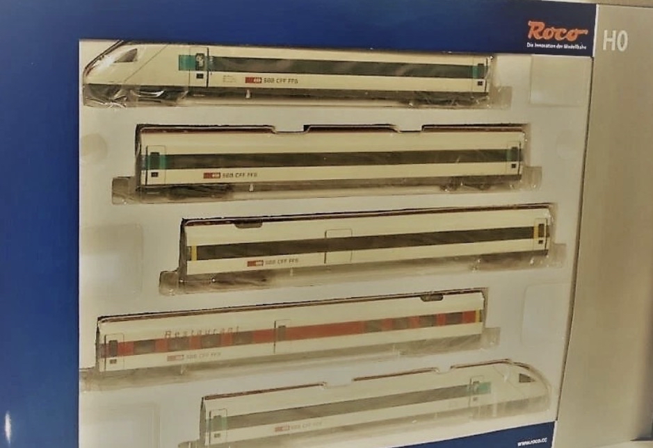 Roco ICN “阿爾伯特愛因斯坦” RABDe 型 5 節電動動車組，附 SBB 數位音效，HO 比例，全新