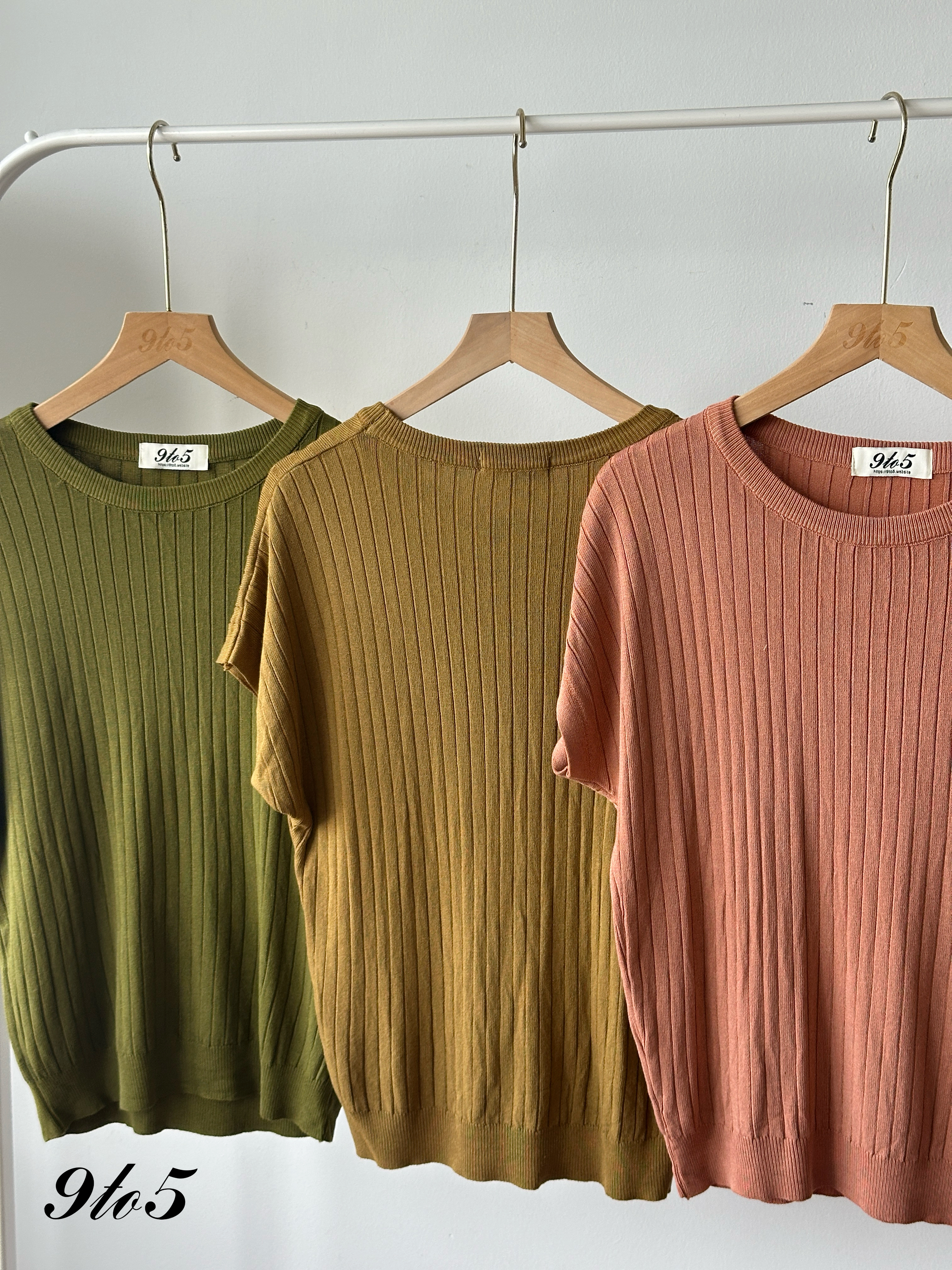 T4254 Round Neck Ribbed Knit Top - 5 Colors 