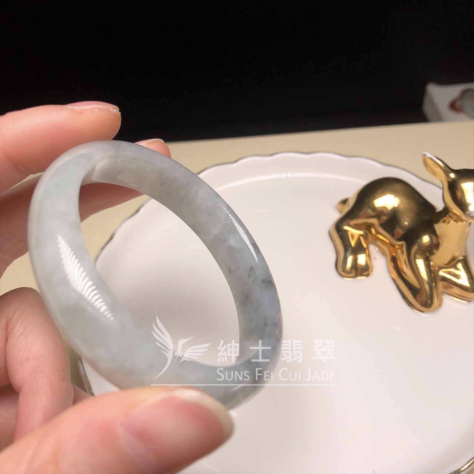 烏雞淡綠貴妃鐲49.3 YM00251