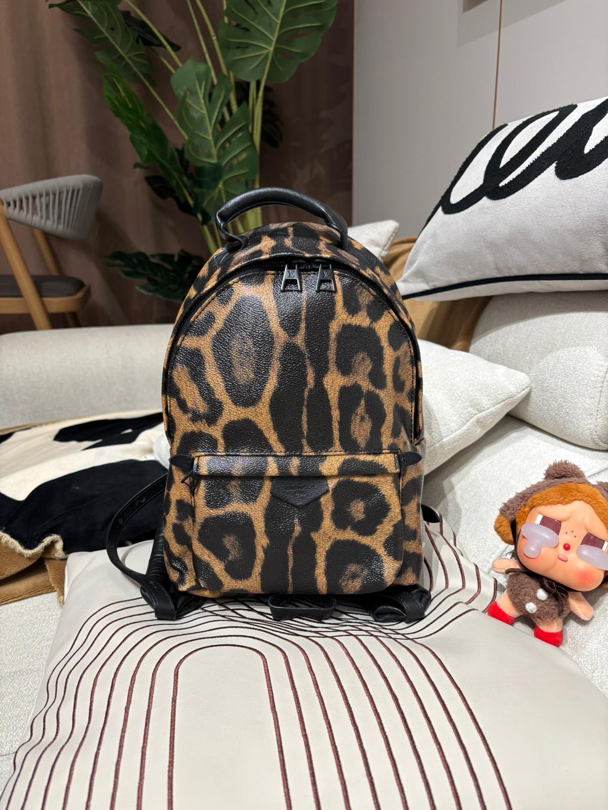 LV Palm Springs PM Leopard Print Backpack M52020 100%Authentic, 95%New ✅Dust bag