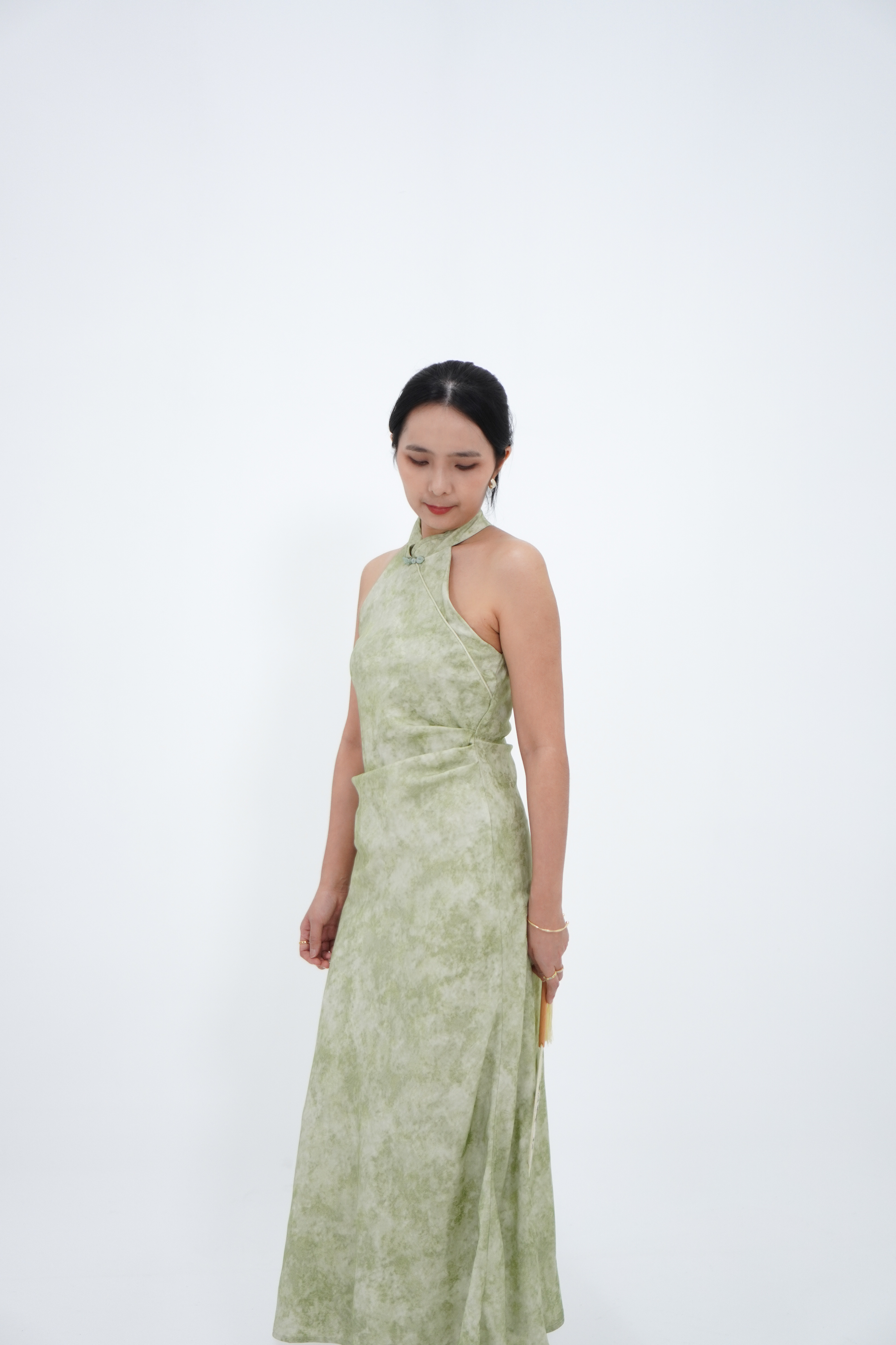 绿色新中式挂脖收腰长裙