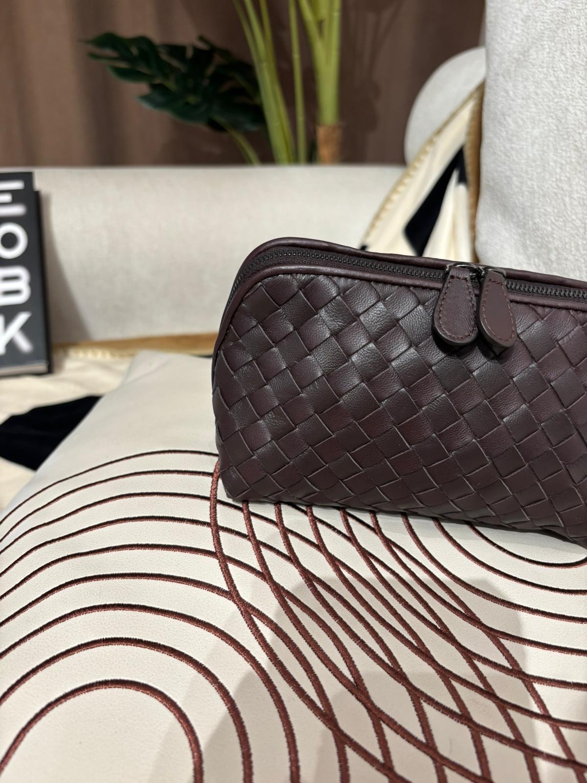 Bottega Veneta BV 化妝袋 100%Authentic, 98%New