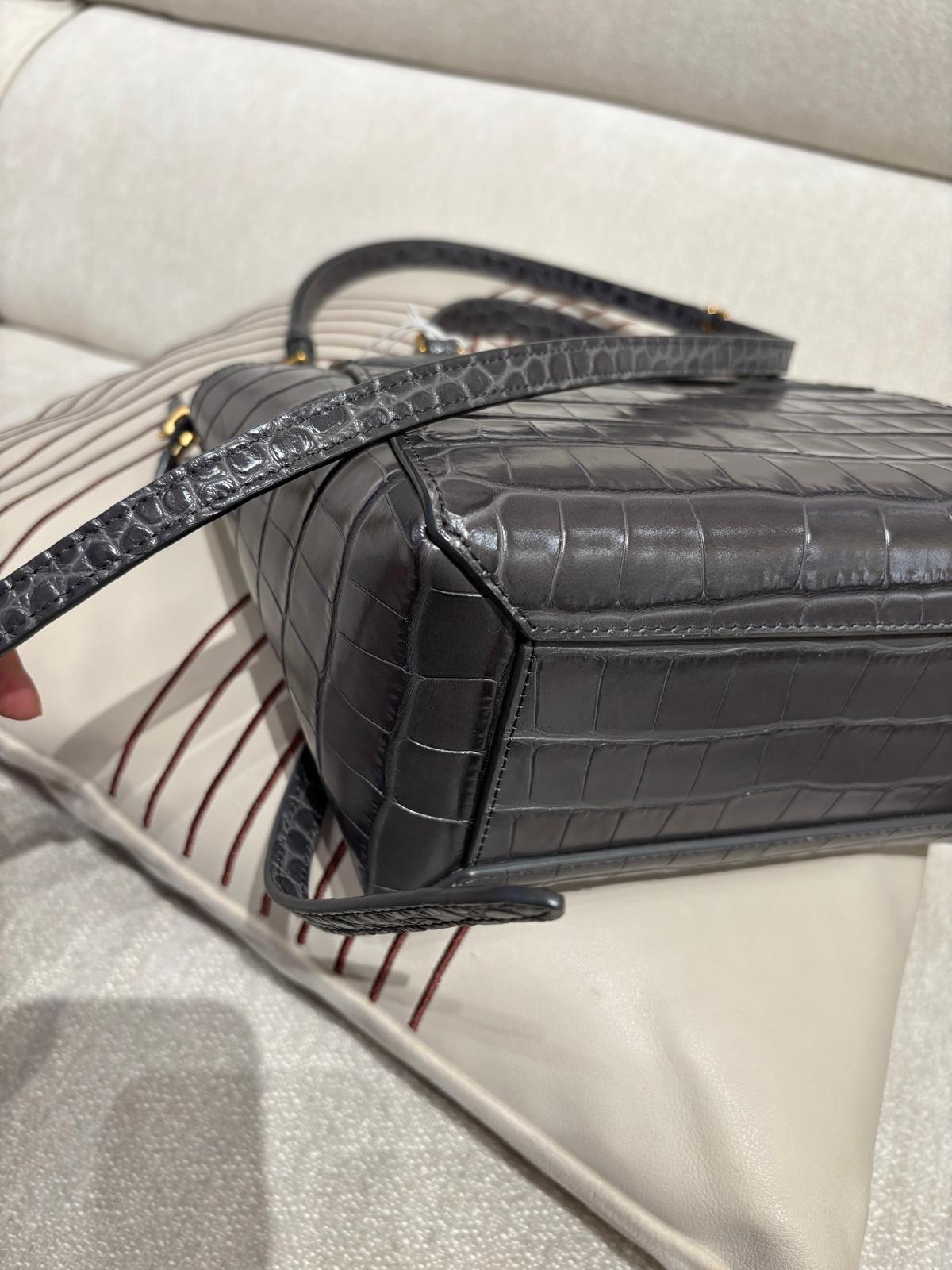 Celine Nano Belt Bag 2 Way Bag 深灰壓鱷魚紋牛皮金扣 100%Authentic,95%new✅dust bag 